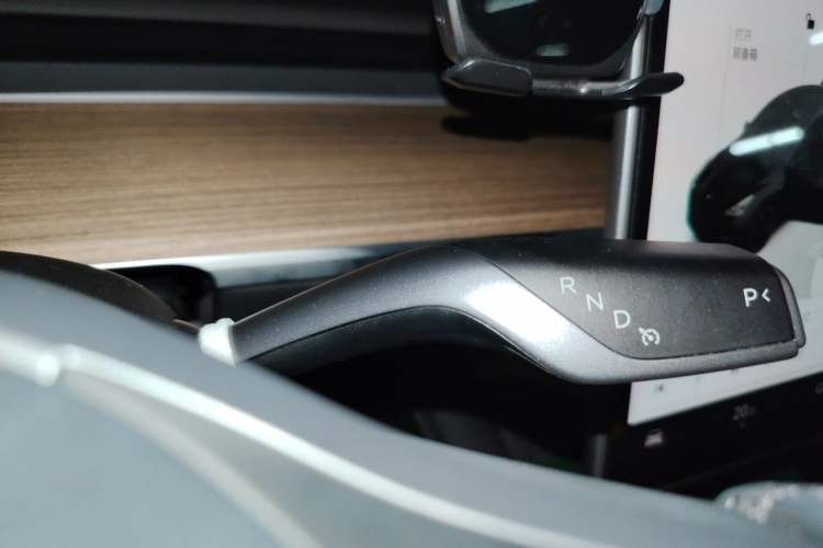 Used Tesla Model Y 2022 Performance High-Performance All-Wheel-Drive Version Gear Lever