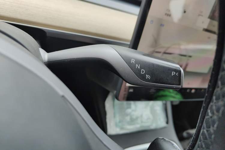 Used Tesla Model Y 2022 Revised Version Rear-Wheel Drive Gear Lever