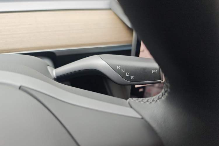 Used Tesla Model Y 2022 Performance High-Performance All-Wheel-Drive Version Gear Lever