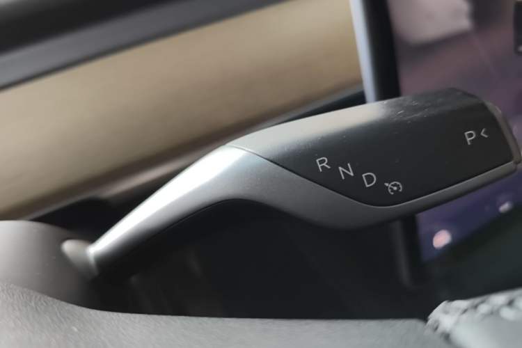 Used Tesla Model Y 2022 Long-Range All-Wheel-Drive Version Gear Lever