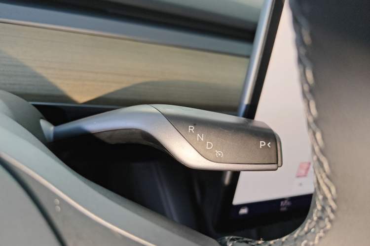Used Tesla Model Y 2022 Revised Version Rear-Wheel Drive Gear Lever
