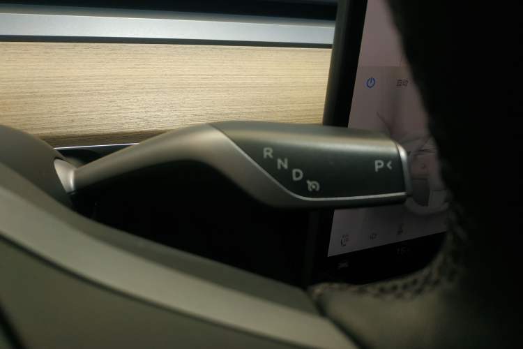 Used Tesla Model Y 2022 Revised Version Rear-Wheel Drive Gear Lever