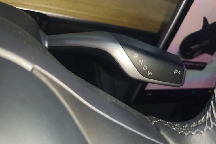 Used Tesla Model Y 2022 Revised Version Rear-Wheel Drive Gear Lever