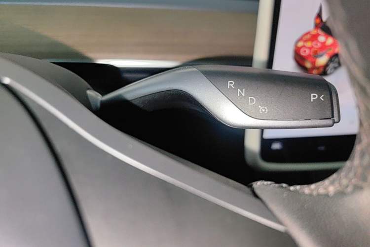 Used Tesla Model Y 2022 Revised Version Rear-Wheel Drive Gear Lever
