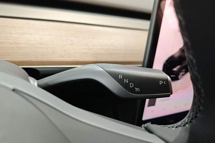 Used Tesla Model Y 2022 Revised Version Rear-Wheel Drive Gear Lever