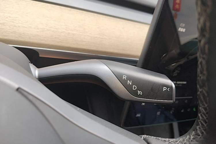Used Tesla Model Y 2022 Revised Version Rear-Wheel Drive Gear Lever
