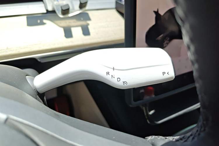 Used Tesla Model Y 2022 Revised Version Rear-Wheel Drive Gear Lever