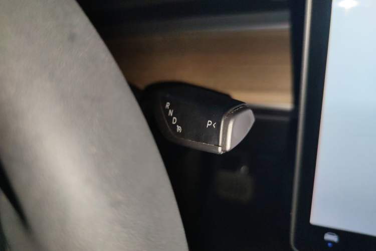 Used Tesla Model Y 2022 Revised Version Rear-Wheel Drive Gear Lever