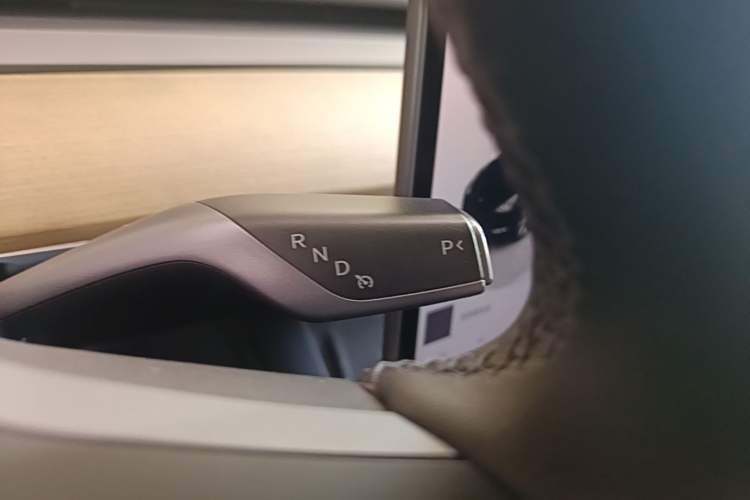 Used Tesla Model Y 2022 Revised Version Rear-Wheel Drive Gear Lever