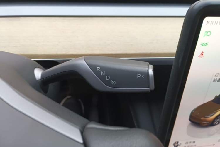 Used Tesla Model Y 2022 Revised Version Rear-Wheel Drive Gear Lever