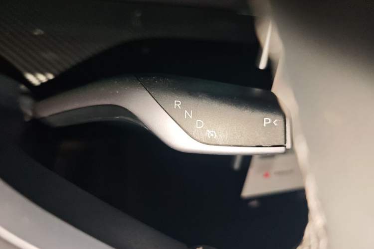 Used Tesla Model Y 2022 Revised Version Rear-Wheel Drive Gear Lever