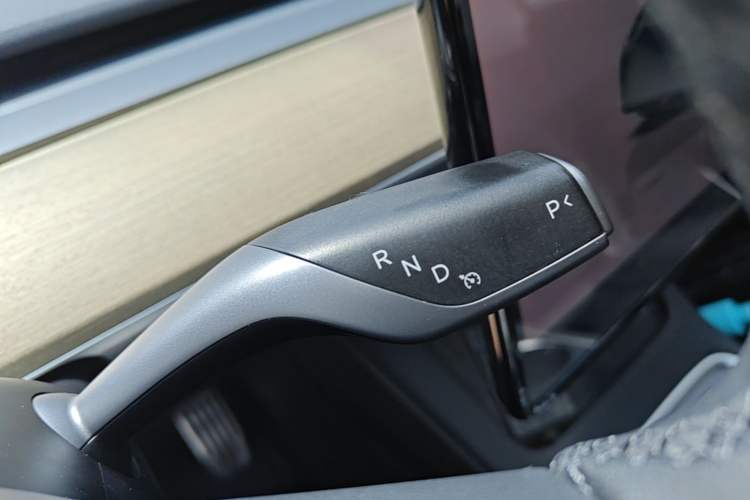 Used Tesla Model Y 2022 Revised Version Rear-Wheel Drive Gear Lever
