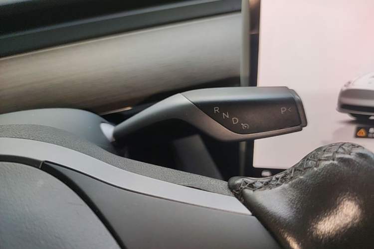 Used Tesla Model Y 2022 Long-Range All-Wheel-Drive Version Gear Lever