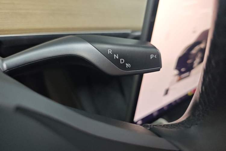 Used Tesla Model Y 2022 Revised Version Rear-Wheel Drive Gear Lever