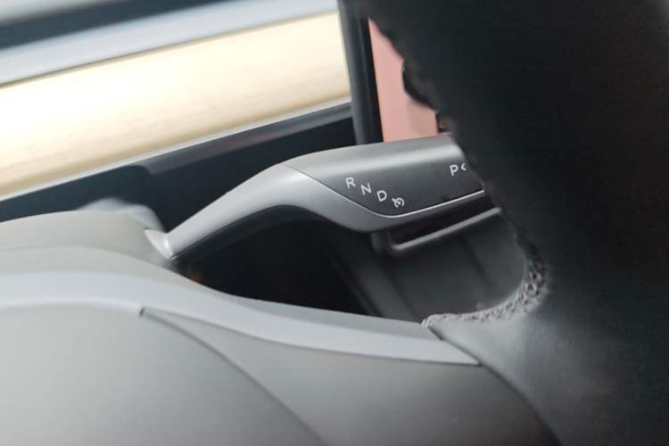 Used Tesla Model Y 2022 Revised Version Rear-Wheel Drive Gear Lever