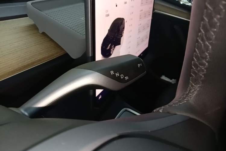 Used Tesla Model Y 2022 Revised Version Rear-Wheel Drive Gear Lever