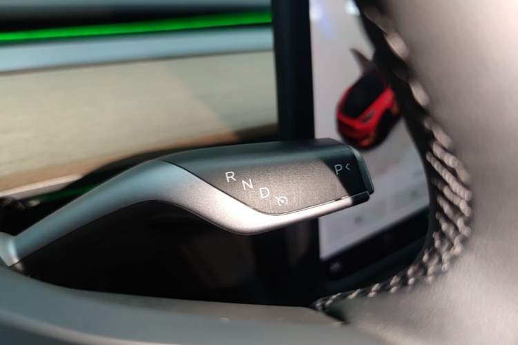 Used Tesla Model Y 2022 Revised Version Rear-Wheel Drive Gear Lever