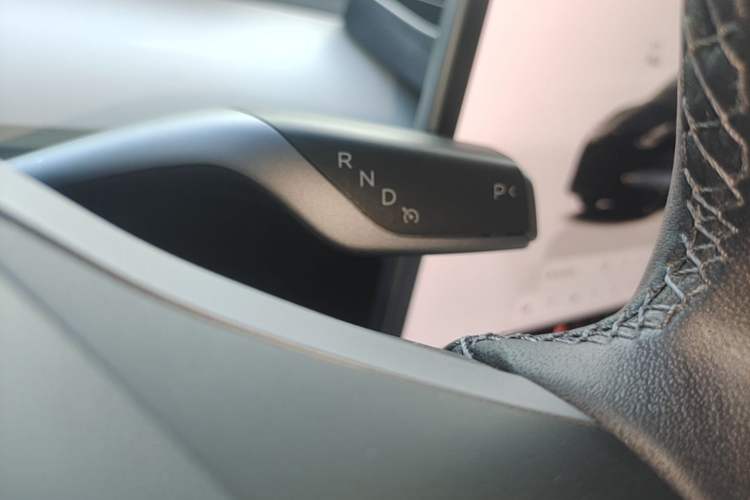 Used Tesla Model Y 2022 Revised Version Rear-Wheel Drive Gear Lever