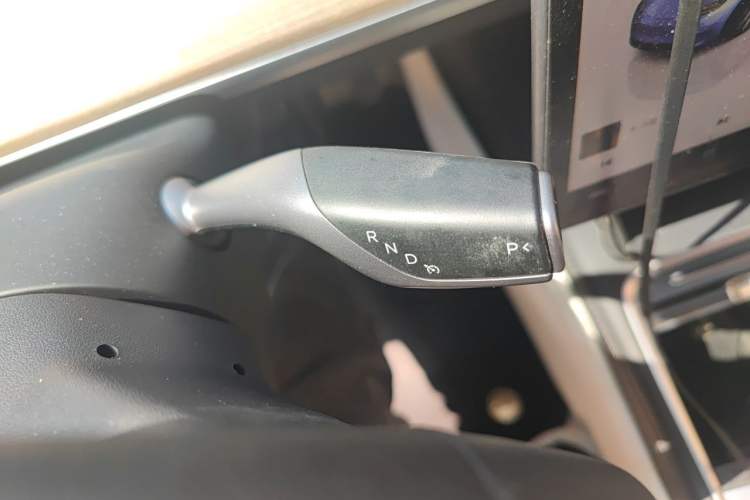 Used Tesla Model Y 2022 Revised Version Rear-Wheel Drive Gear Lever