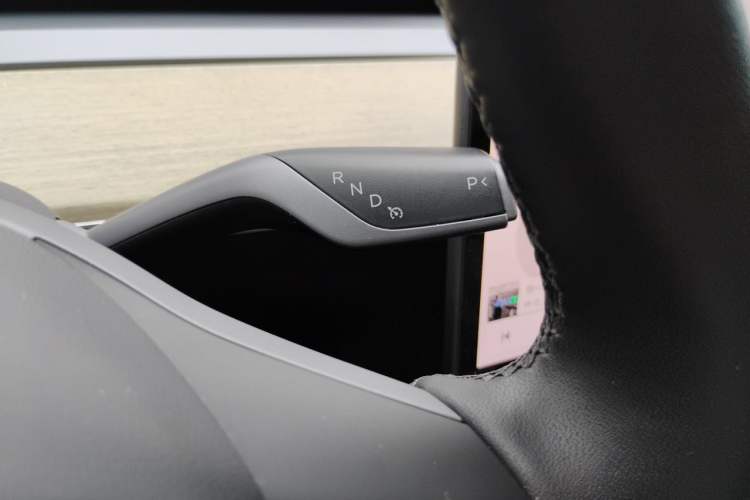 Used Tesla Model Y 2022 Revised Version Rear-Wheel Drive Gear Lever