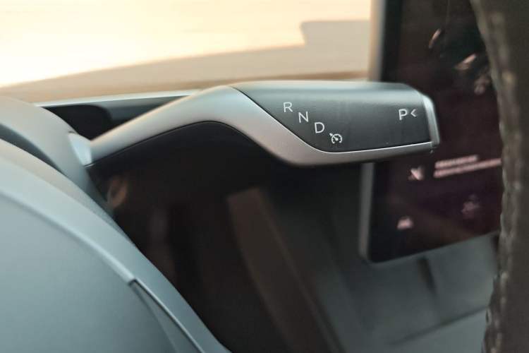 Used Tesla Model Y 2022 Revised Version Rear-Wheel Drive Gear Lever