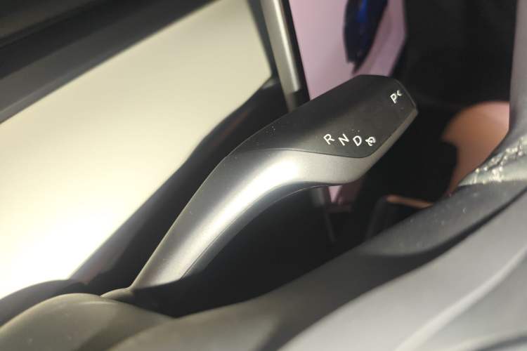 Used Tesla Model Y 2022 Long-Range All-Wheel-Drive Version Gear Lever