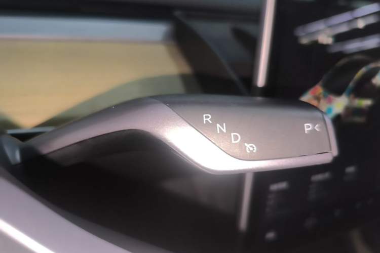 Used Tesla Model Y 2022 Revised Version Rear-Wheel Drive Gear Lever