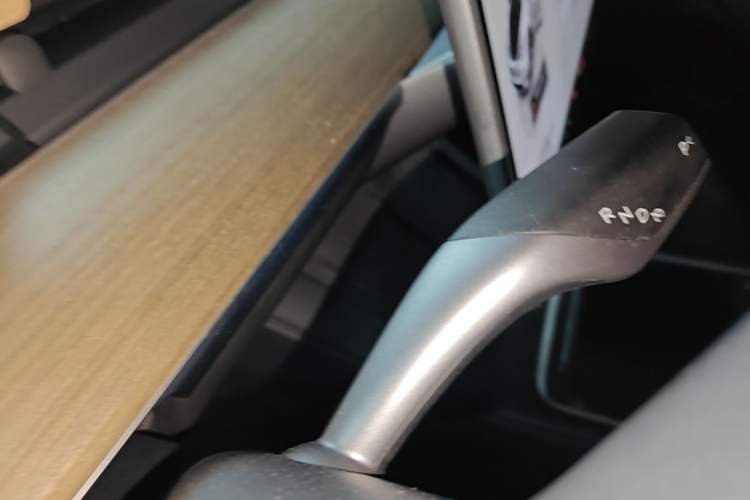 Used Tesla Model Y 2022 Revised Version Rear-Wheel Drive Gear Lever