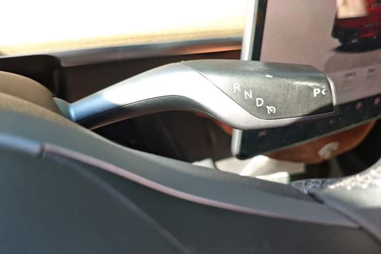 Used Tesla Model Y 2022 Revised Version Rear-Wheel Drive Gear Lever