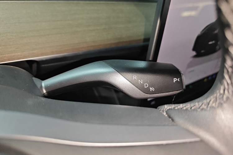 Used Tesla Model Y 2022 Revised Version Rear-Wheel Drive Gear Lever