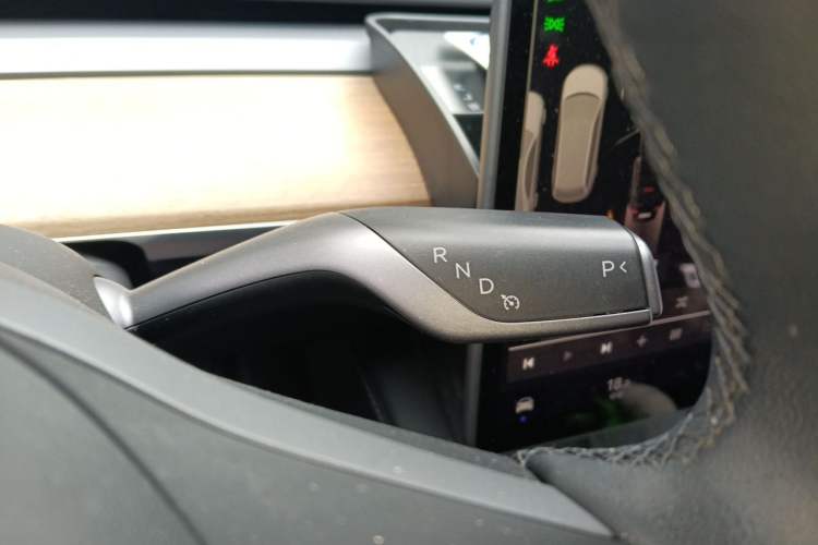 Used Tesla Model Y 2022 Revised Version Rear-Wheel Drive Gear Lever