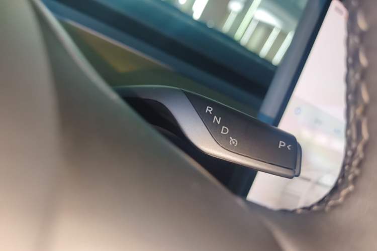 Used Tesla Model Y 2022 Revised Version Rear-Wheel Drive Gear Lever