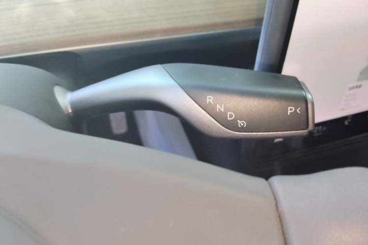 Used Tesla Model Y 2022 Revised Version Rear-Wheel Drive Gear Lever