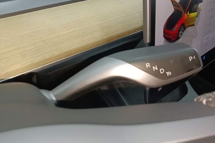 Used Tesla Model Y 2022 Revised Version Rear-Wheel Drive Gear Lever
