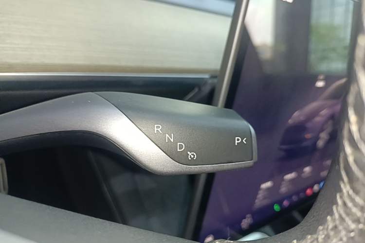 Used Tesla Model Y 2022 Revised Version Rear-Wheel Drive Gear Lever