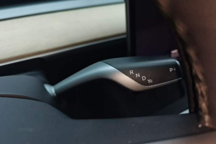 Used Tesla Model Y 2022 Long-Range All-Wheel-Drive Version Gear Lever