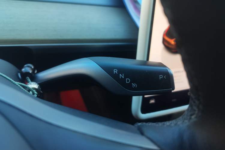 Used Tesla Model Y 2022 Revised Version Rear-Wheel Drive Gear Lever