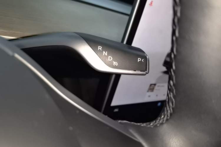 Used Tesla Model Y 2022 Revised Version Rear-Wheel Drive Gear Lever