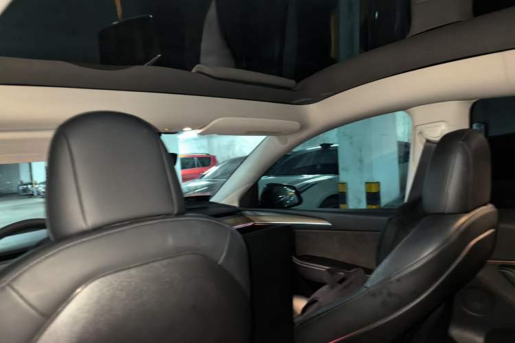 Used Tesla Model Y 2022 Rear-Wheel-Drive Version Headliner
