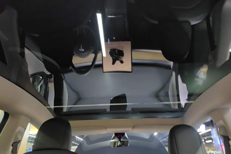Used Tesla Model Y 2022 Rear-Wheel-Drive Version Headliner