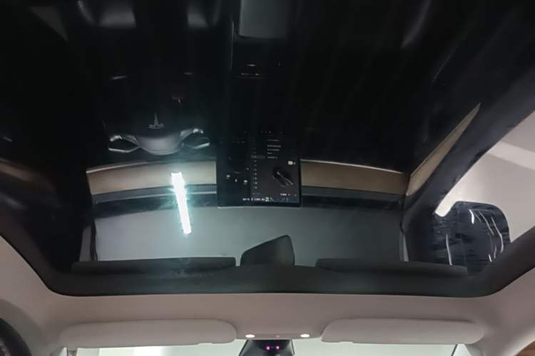 Used Tesla Model Y 2022 Rear-Wheel-Drive Version Headliner