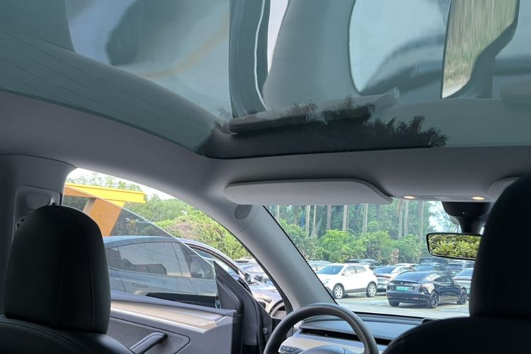 Used Tesla Model Y 2022 Rear-Wheel-Drive Version Headliner