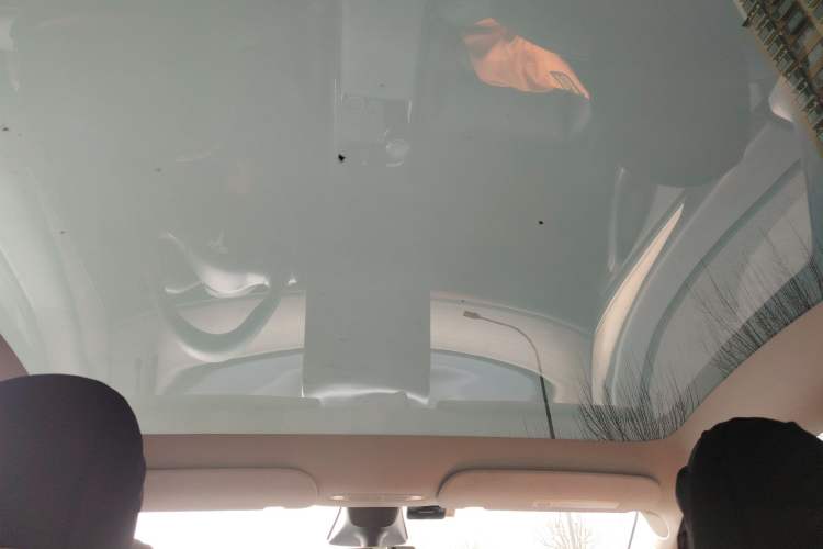 Used Tesla Model Y 2022 Long-Range All-Wheel-Drive Version Headliner
