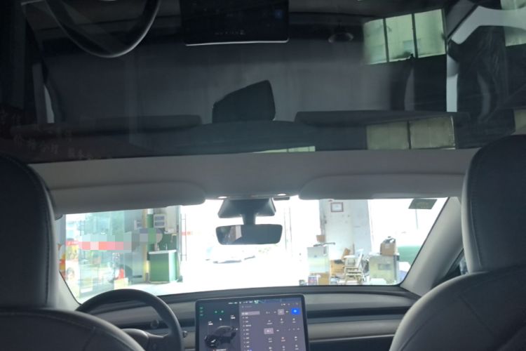 Used Tesla Model Y 2022 Long-Range All-Wheel-Drive Version Headliner