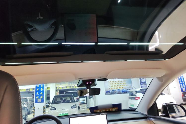 Used Tesla Model Y 2022 Long-Range All-Wheel-Drive Version Headliner