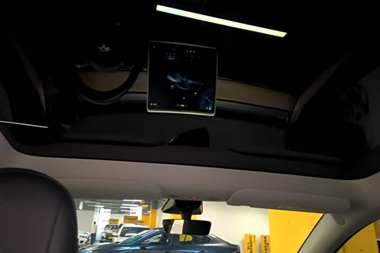 Used Tesla Model Y 2022 Rear-Wheel-Drive Version Headliner