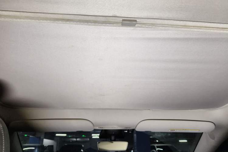Used Tesla Model Y 2022 Long-Range All-Wheel-Drive Version Headliner