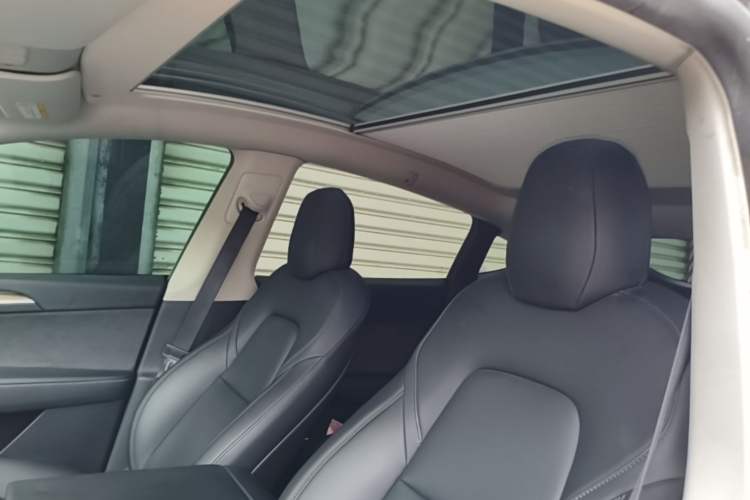 Used Tesla Model Y 2022 Rear-Wheel-Drive Version Headliner