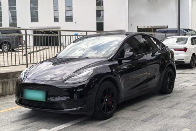 Used Tesla Model Y 2022 Long-Range All-Wheel-Drive Version