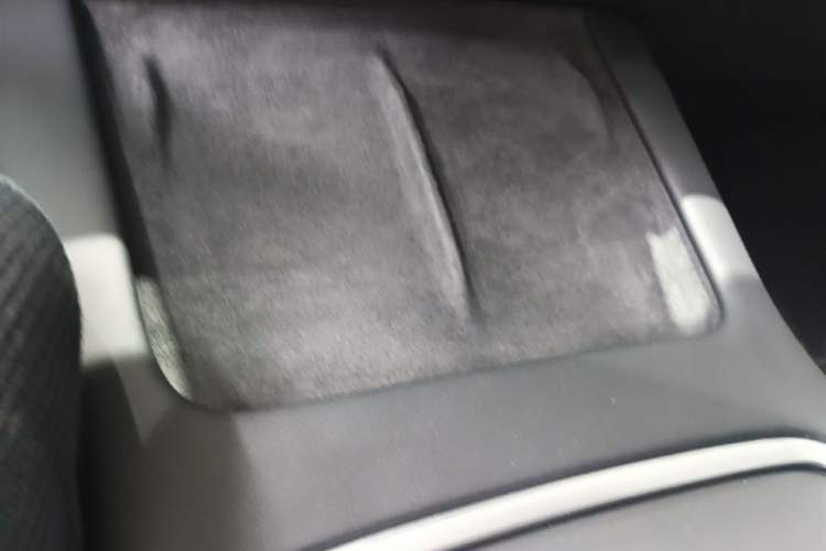 Used Tesla Model Y 2022 Long-Range All-Wheel-Drive Version Interior 1